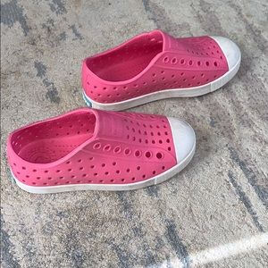 Native girls shoes 11